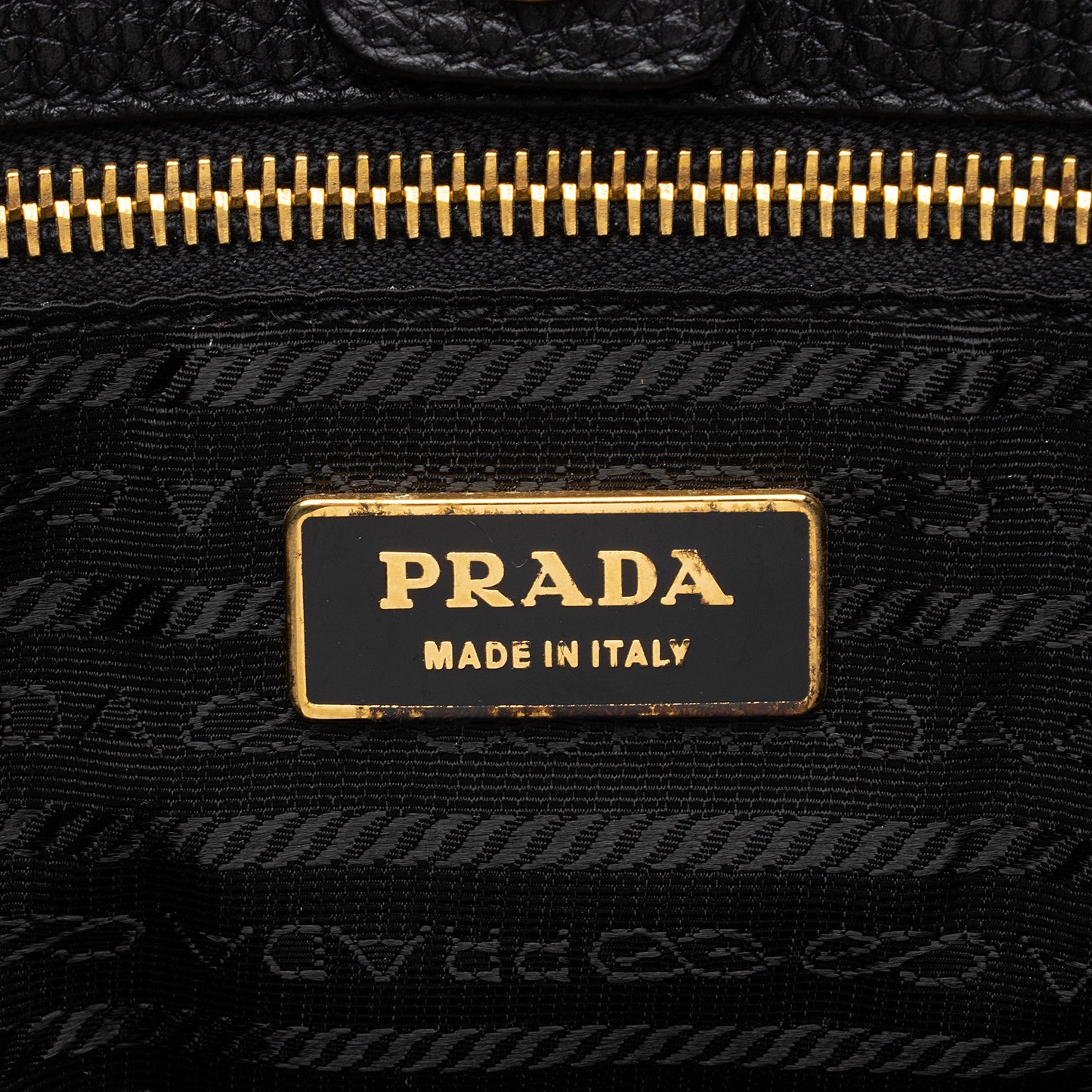 Prada Vitello Daino Side Pocket Flap Bag aKkOkE