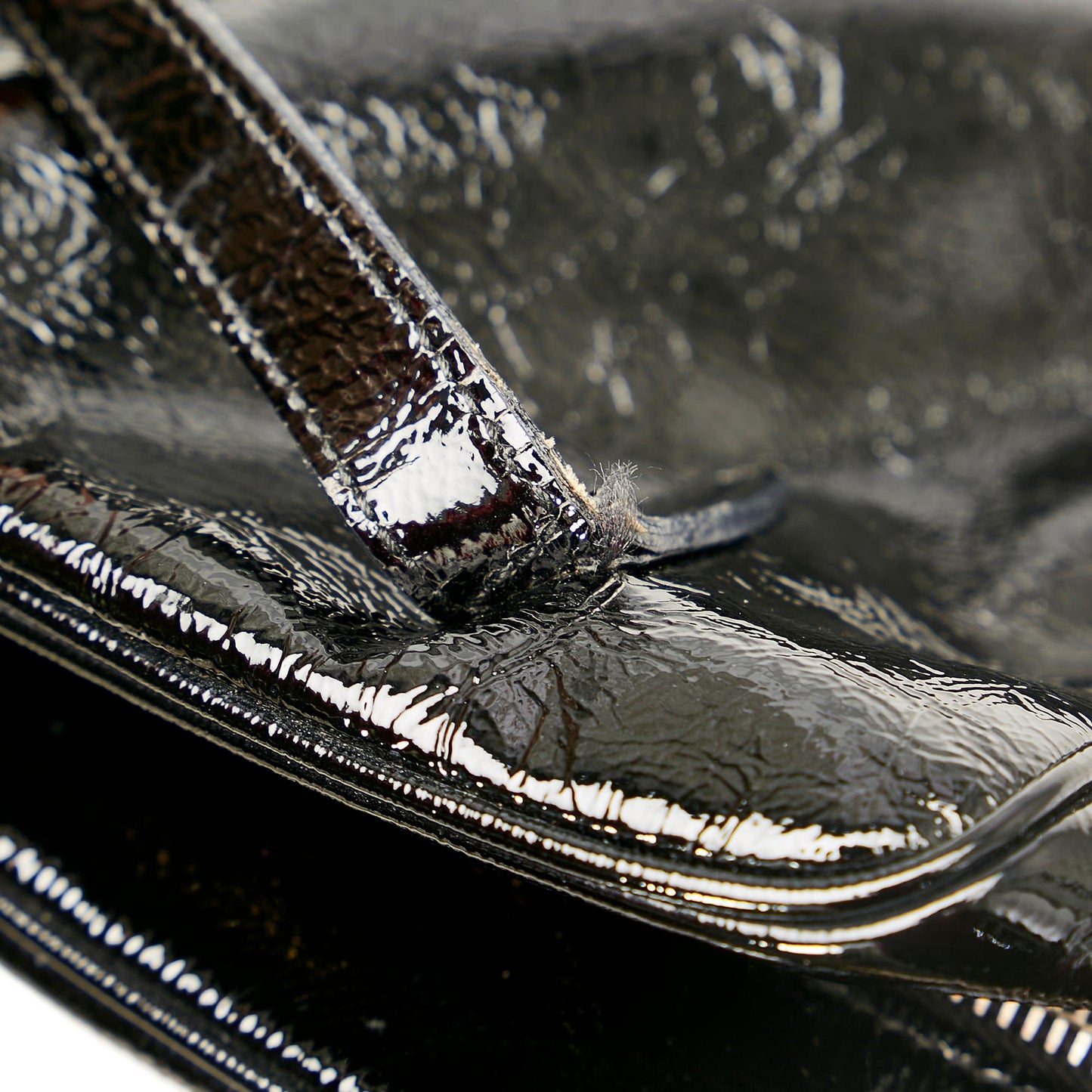 Saint Laurent Y Mail Patent Leather Handbag (SHG-25706